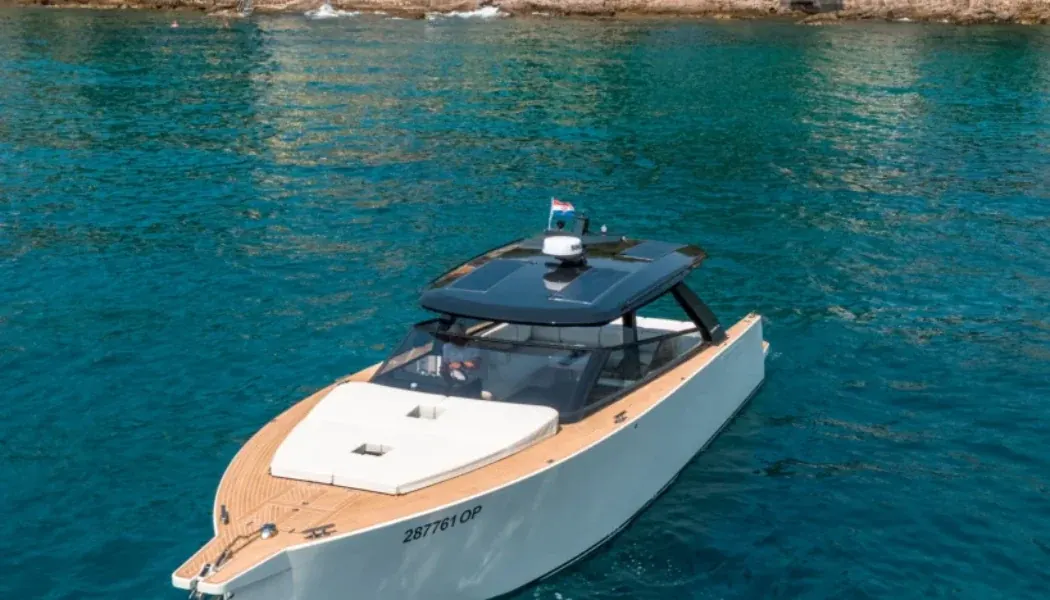 Colnago 45 yacht charter off the coast of Opatija